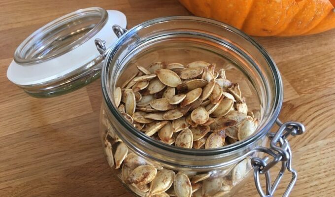 Roasted Cinnamon and Chilli Pumpkin Seeds Recipe - The Life of Stuff