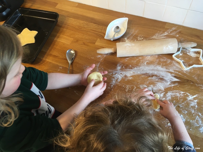 Really Easy Irish Shortbread Cookie Recipe - Baking with Children