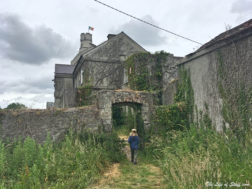 12 Fabulous Free Reasons to Get Outdoors in County Kildare - Wonderful Barn entrance