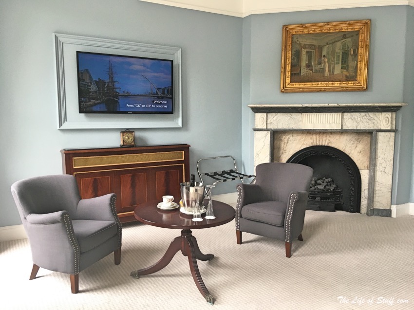 A Luxury Night Away at Stauntons on the Green, Dublin 2 - Living area