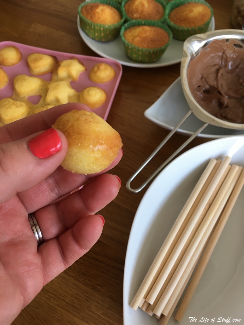 Baking with Kids - Super Simple Cake Pops Recipe - Baked Pops from Mould