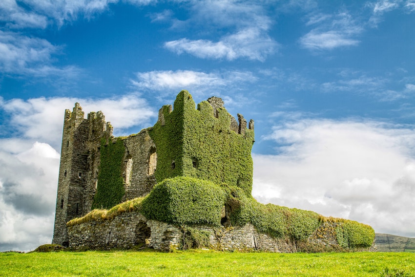 The Ultimate Ireland Road Trip - The Ring Of Kerry - Ballycarbery Castle