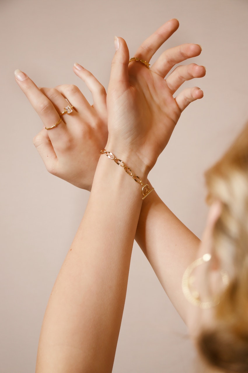 How To Choose The Right Jewellery For Your Skin Tone - Gold