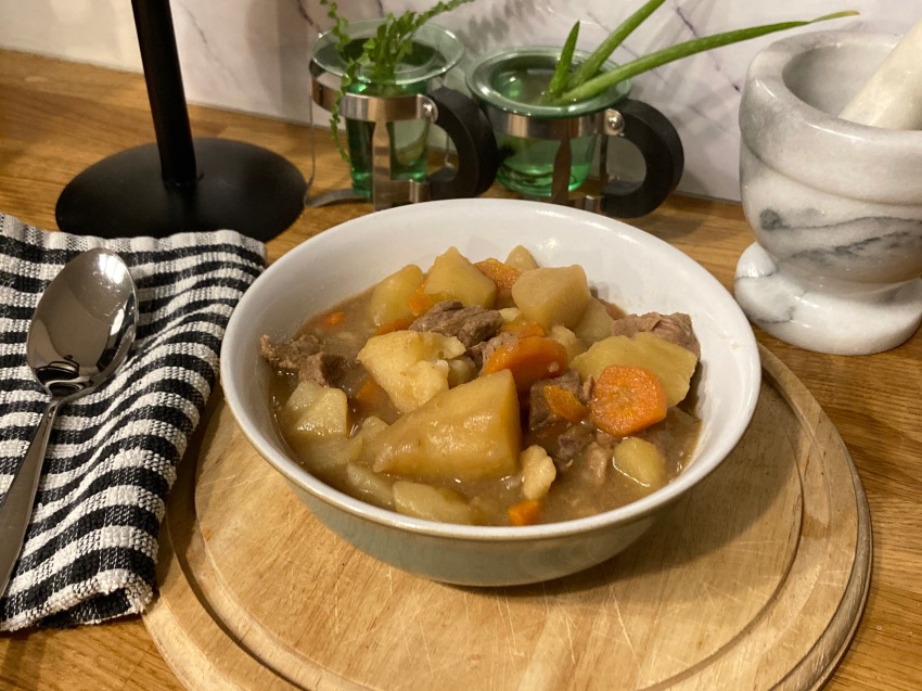 Delicious 1 Pot Oven Cooked Irish Beef Stew Recipe - Cooked