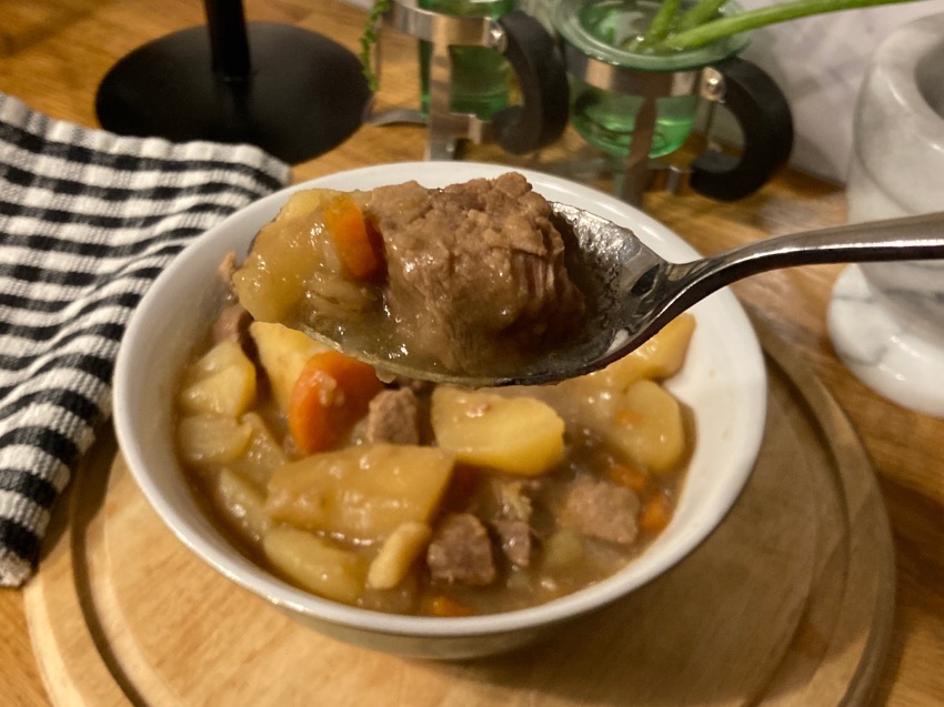 Delicious 1 Pot Oven Cooked Irish Beef Stew Recipe - Simple Recipe