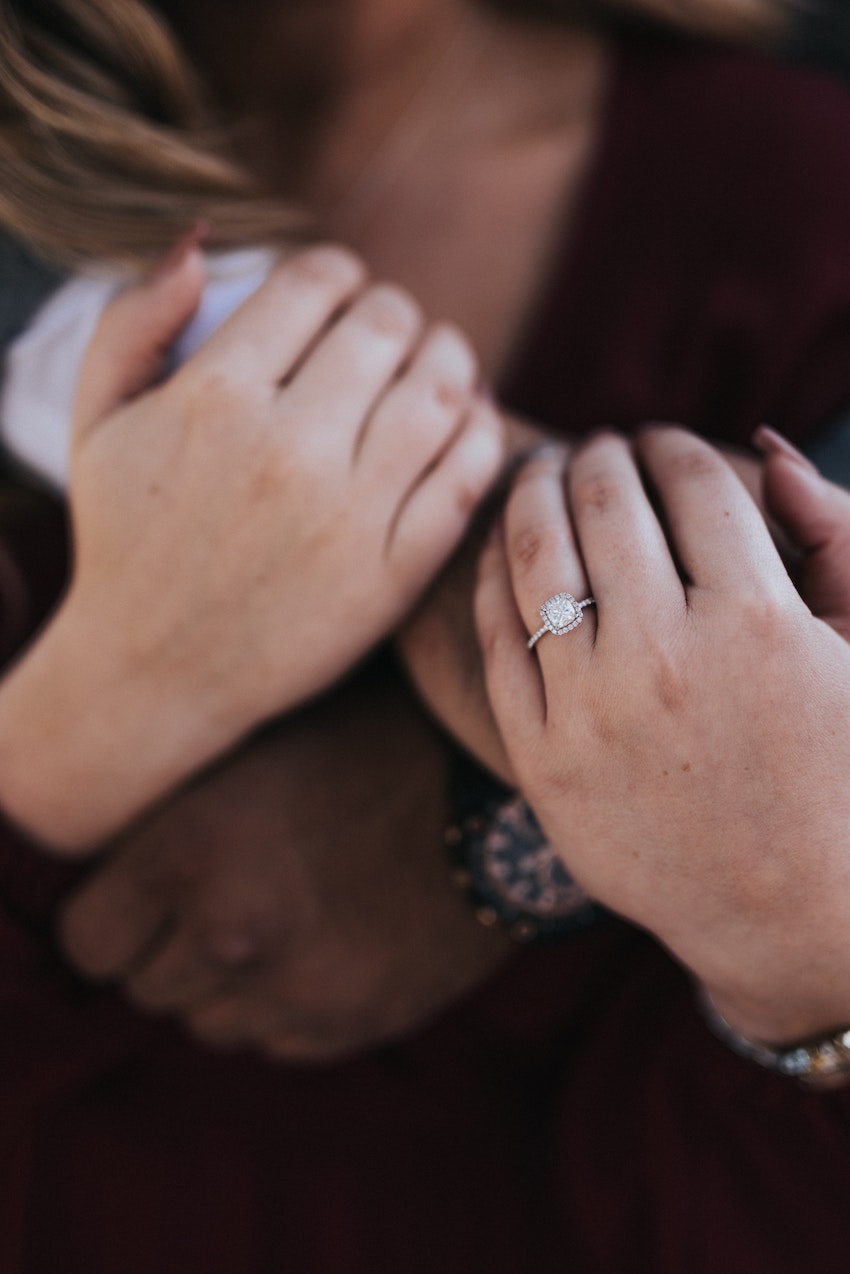 5 Biggest Mistakes Made When Engagement Ring Shopping - The Size