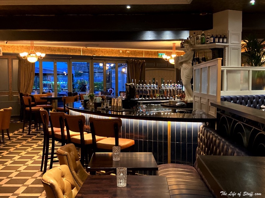The Queens Dalkey - Divine Dining in Dublin 'Fit for a King' - The Bar
