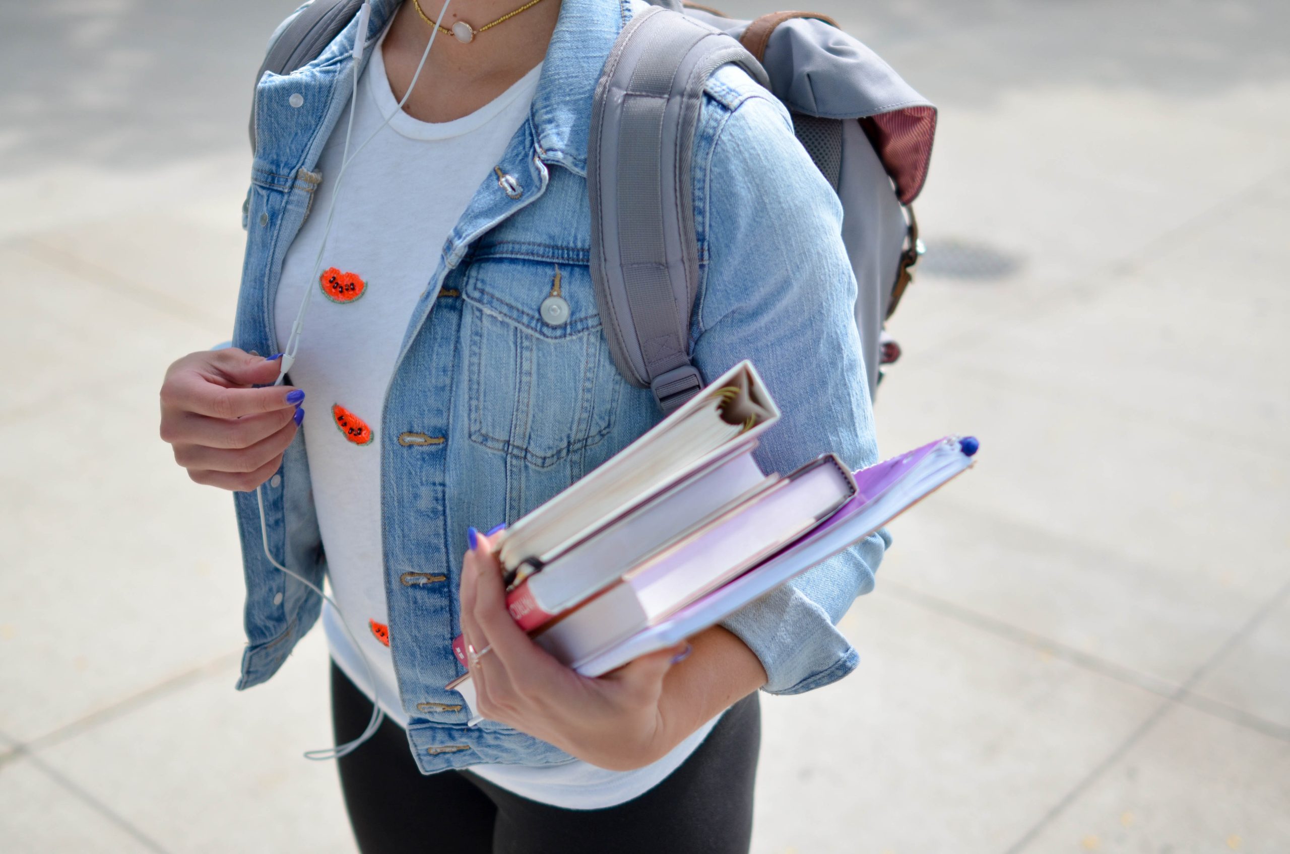 For the Student in Your Life - How to Save Money in College - avoid buying textbooks