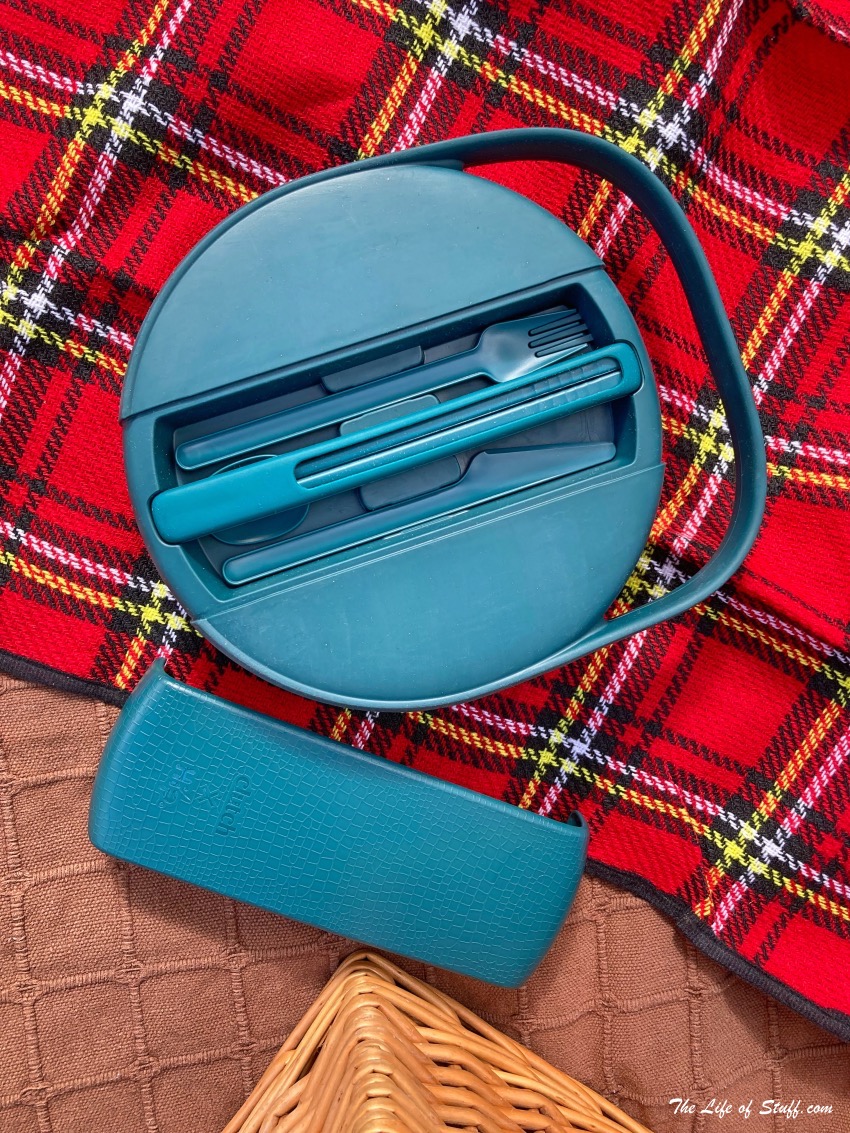 8 Simple Steps To Packing The Perfect Picnic Basket - Hip Clutch Bowl and Utensils