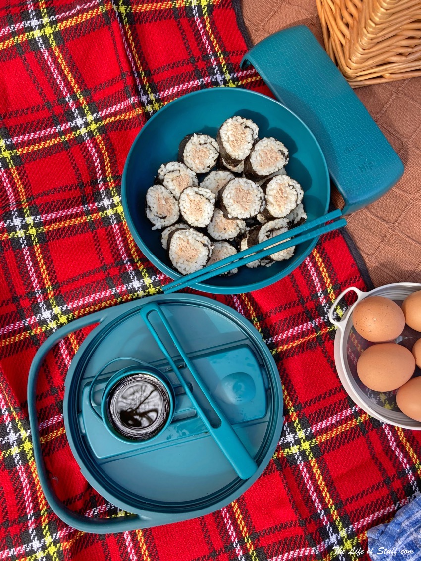 8 Simple Steps To Packing The Perfect Picnic Basket - Hip Clutch Bowl with Utensils and Dressing Container