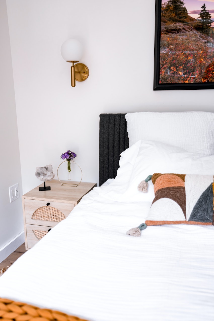 Breathe New Life Into Your Outdated Bedroom in 5 Savvy Ways - Accessories