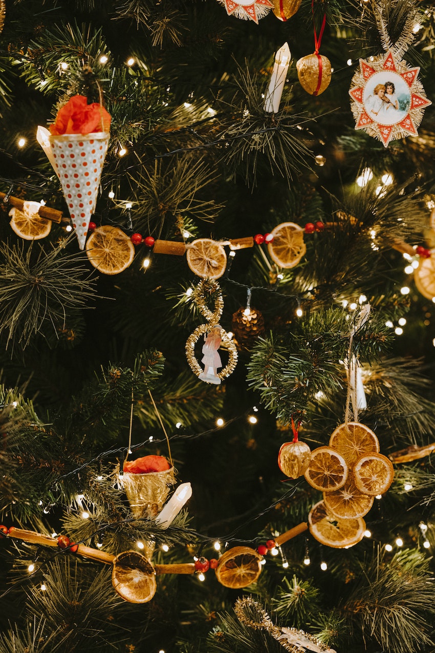 10 Top Tips for an Eco-Friendly Sustainable Green Christmas - Decorated Christmas Tree