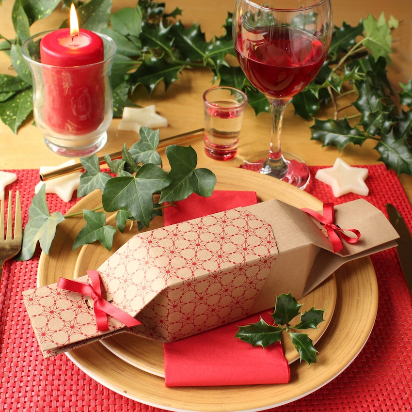 10 Top Tips for an Eco-Friendly Sustainable Green Christmas - Reusable Christmas crackers - jiminy.ie