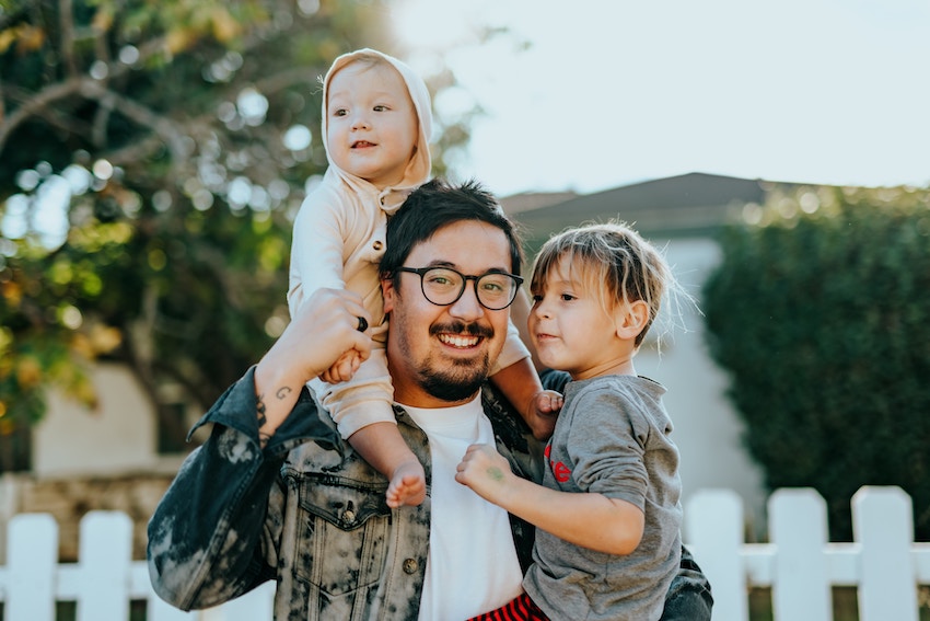 How to Avoid These 5 Common Co-Parenting Mistakes - Dad with his Children
