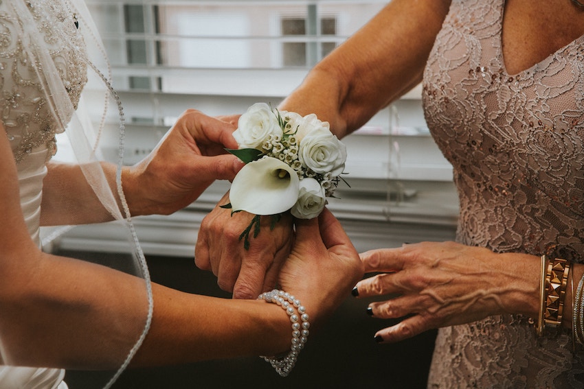 Mother of the Bride Winning Wedding Tips - 4 Do's and Don'ts - The Life of Stuff