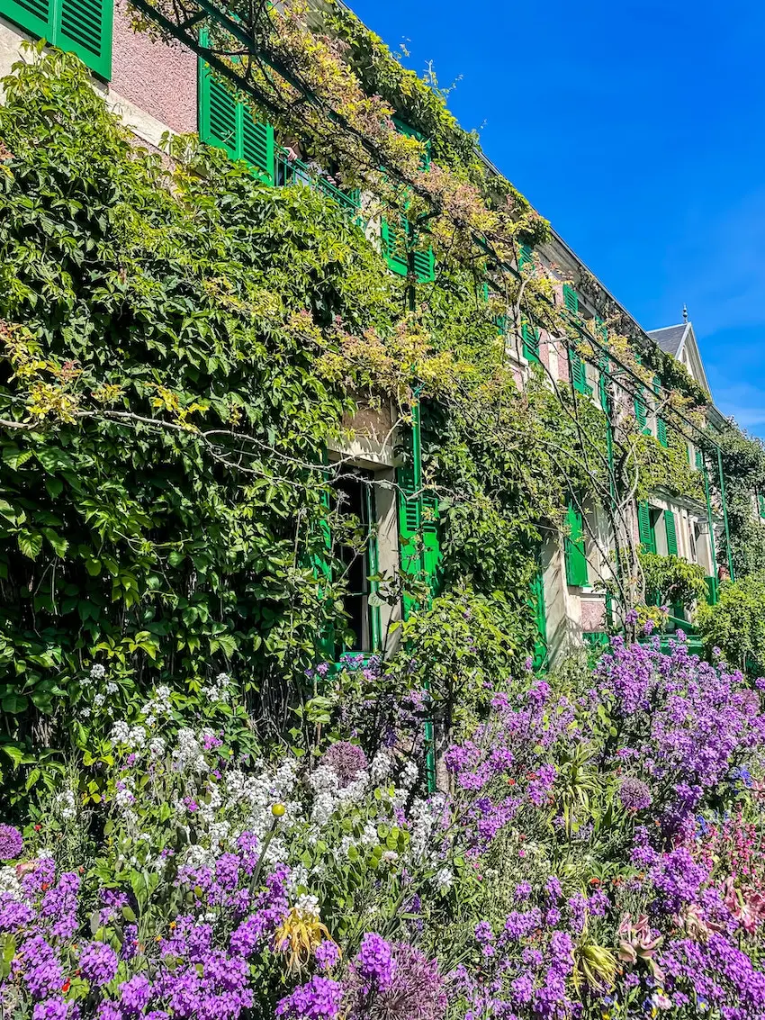 Travel 101 - How to Combine Travelling with Education - Giverny, France