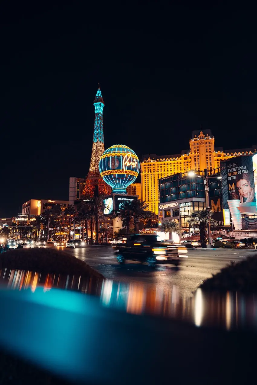 USA Travel - Can a Honeymoon in Las Vegas be Romantic? - Paris Las Vegas