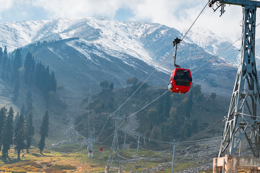 Discover the Charms of Kashmir - A Journey Through 7 Captivating Destinations - Gulmarg